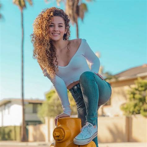 Tiktok Sofie Dossi Wiki, Bio, Age, Height, Boyfriend, Net Worth, Family