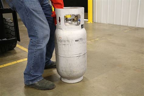 How to Safely Change a Forklift Propane Tank [Step-by Step Guide]