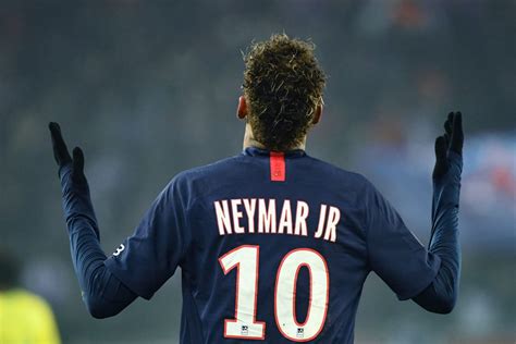 Soccer: The 5 best games of Neymar's career thus far