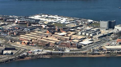 Rikers Island Fire Erupts in Solitary Confinement Unit, Injuring 20 as ...