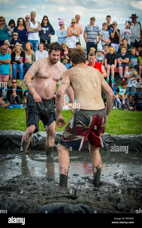 Mud Wrestling Stock Photos & Mud Wrestling Stock Images - Page 3 - Alamy