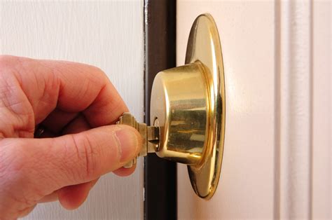 Should Your Deadbolt and Door Lock Open with the Same Key?