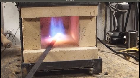 GPW 99 - DIY Gas Forge with Hard Fire Brick - YouTube