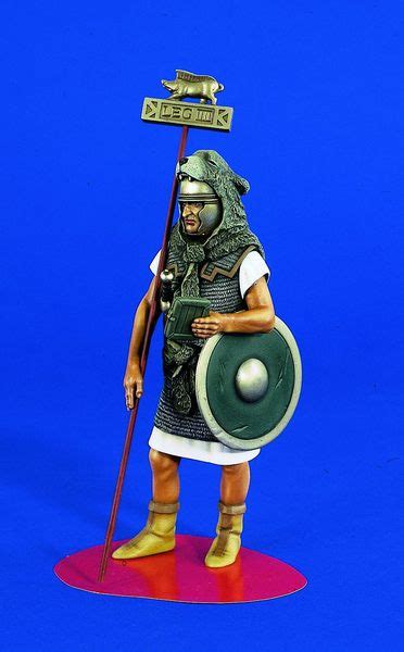 Roman Standard Bearer Verlinden 1169