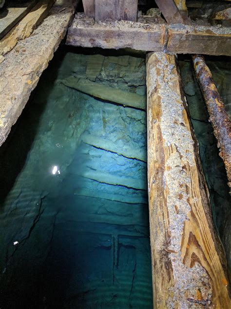 Flooded Mine Shaft : r/submechanophobia