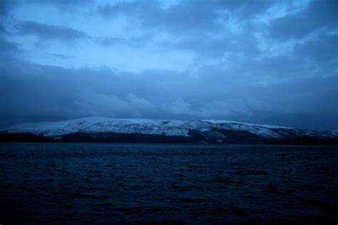 Travel Rabbits: Snowy Loch Lomond