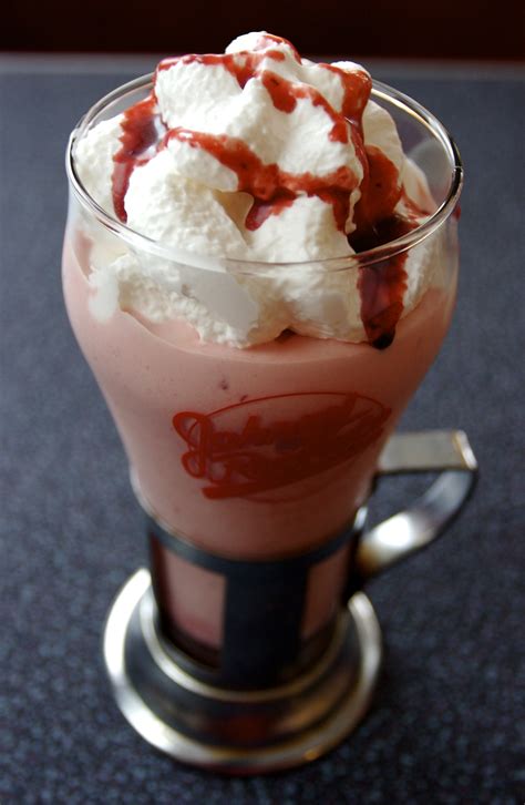 File:Strawberry milkshake.jpg - Wikipedia