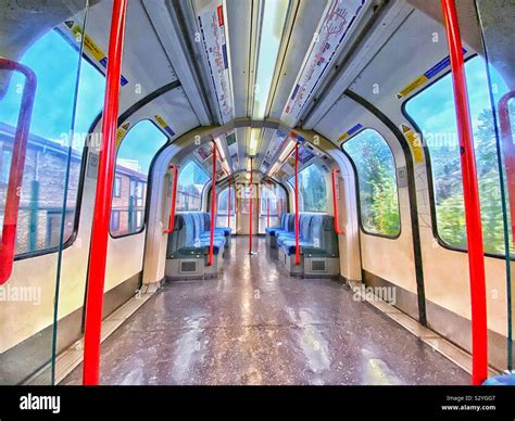 Central line underground carriage london hi-res stock photography and images - Alamy