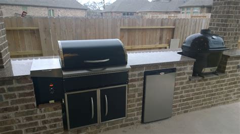 Traeger Lil Texas Elite smoker/grill at Costco for $499. - AR15.COM | Ideas for my garden in ...