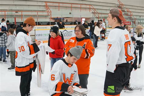 Skate With Santa & The Flyers | Winkler Flyers