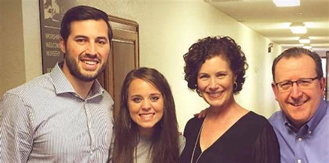 Jinger Duggar's Back To Wearing Dresses & Fans Are Confused