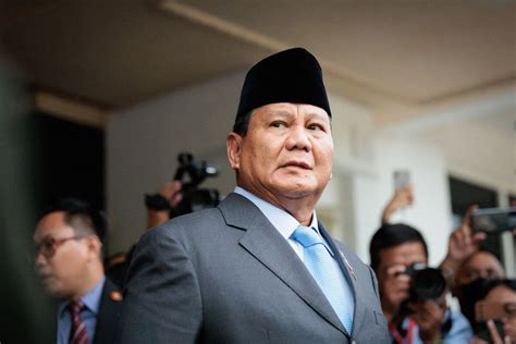 Indonesia President-Elect Prabowo Eyes Former Bankers for Finance Minister - Bloomberg