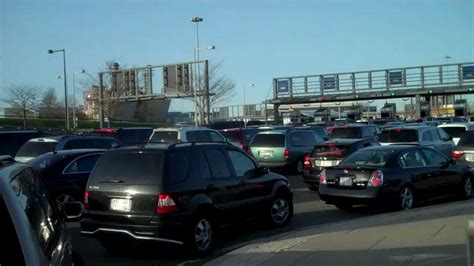 CHAOS AT JFK TERMINAL 4 PARKING LOT - YouTube