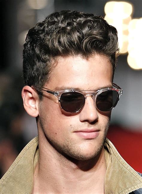 96 Curly Hairstyles & Haircuts For Men [2021 Edition]