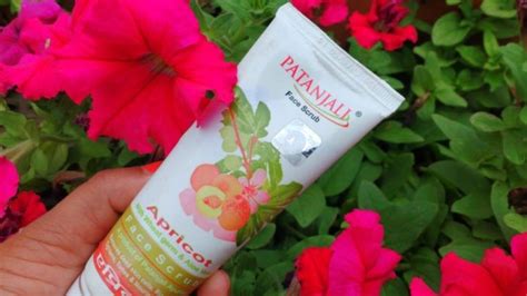 Patanjali Apricot Face Scrub Review - The Mirror Addiction
