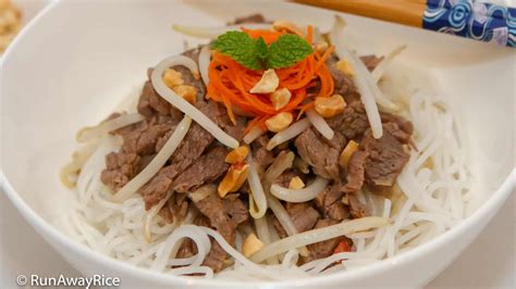 Lemongrass Beef over Rice Noodles (Bun Bo Xao) - RunAwayRice