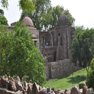 Hauz Khas Village - History, Nature & Nightlife in Delhi