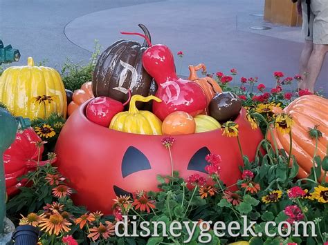 Pictures: Downtown Disney Halloween Decorations – The Geek's Blog @ disneygeek.com