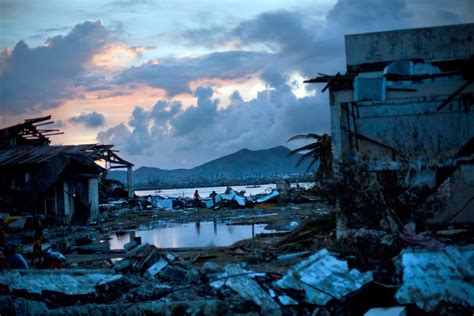 Eyewitness Footage of Typhoon Haiyan, Washing House Away - Snow ...