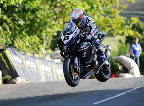 A Beginner’s Guide to the Isle of Man TT - FLAVOURMAG