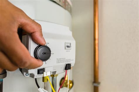 Troubleshooting the Thermostat on a Hot Water Heater | Reichelt Plumbing