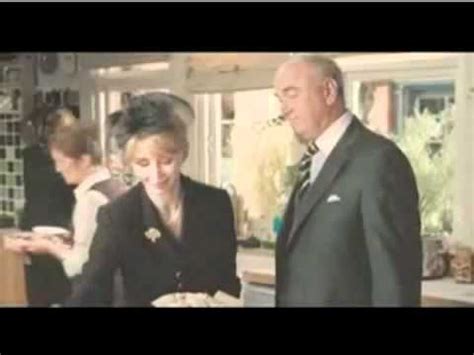 Death at a Funeral. Trailer Oficial-British Version - YouTube