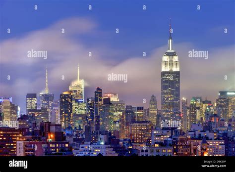 Skyline of Midtown Manhattan, New York at Night Stock Photo - Alamy