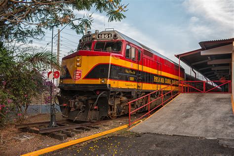 Panama Canal Railway... Foto & Bild | panama, rot, gelb Bilder auf ...