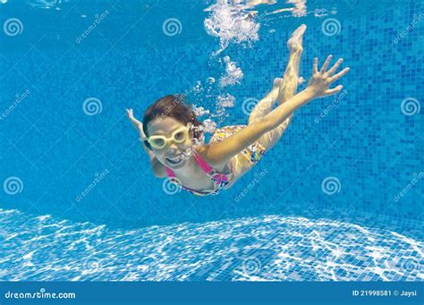 Happy Smiling Underwater Kid in Swimming Pool Stock Image - Image of people, funny: 21998581