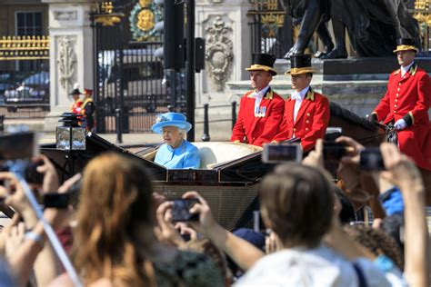 What Is Trooping the Colour? Queen Elizabeth II Birthday Celebration ...