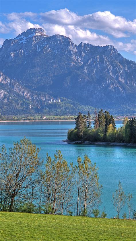 Spring landscape at Forggensee near Säuling, Ammergau Alps, Allgäu ...