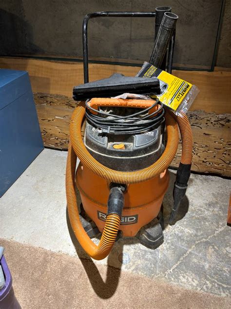 Lot #135 - Ridgid 16-gal Shop Vac - (Works) - Adam's Northwest Estate Sales & Auctions