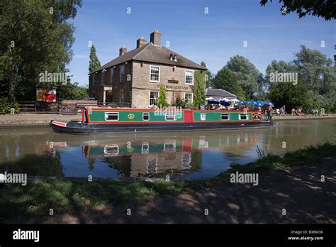 Stoke Bruerne Northamptonshire Canal Stock Photo - Alamy