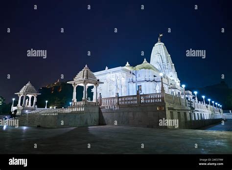 Birla Mandir - Hindu temple in Jaipur, India. White hindu temple in the night Stock Photo - Alamy