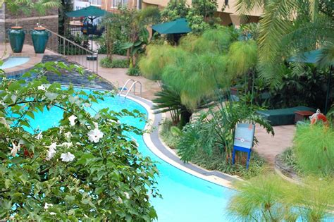 rwanda-kigali-serena-hotel-pool | Meaghan O'Neill | Flickr