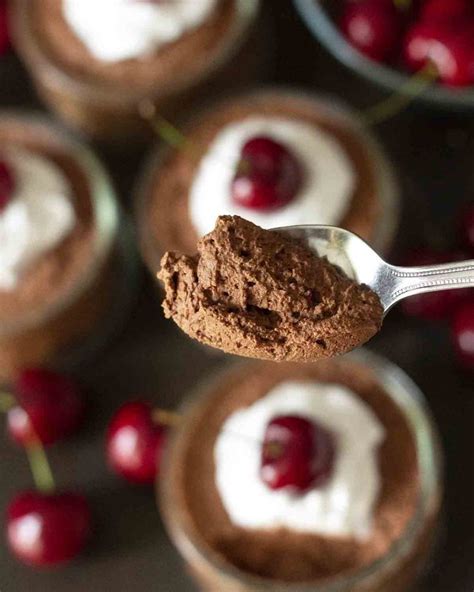 Aquafaba Chocolate Mousse (Just 4 Ingredients!) - Delightful Adventures