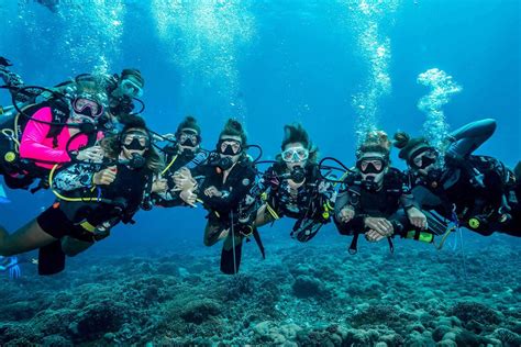 Most Women SCUBA Diving Together: World Record Attempt - Indonesia Travel