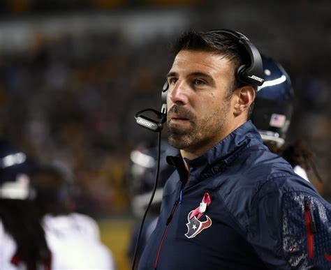 A surprise name hits the coaching carousel, as Mike Vrabel reportedly set to interview with Rams