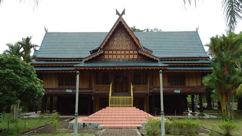 Rumah Adat Jambi - Nama, Gambar, dan Keunikan | Freedomsiana