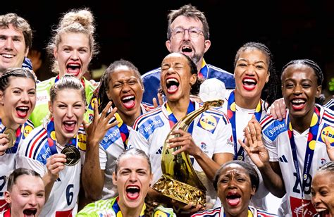 Mondial de Handball : les Bleues remportent l’or à sept mois des Jeux olympiques - Elle