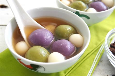 Tang Yuan (Glutinous Rice Ball In Ginger Syrup) - BAKE WITH PAWS