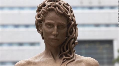 Una estatua de la mitológica Medusa que hizo un argentino se transforma en un símbolo de la ...