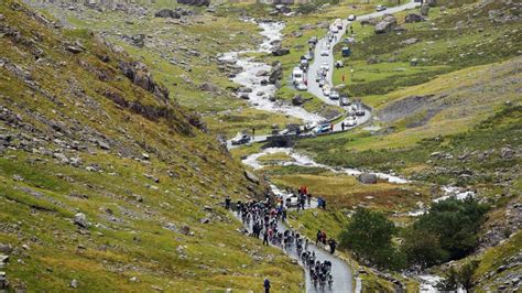 Honister Pass cyclist seriously injured in ravine plunge - BBC News