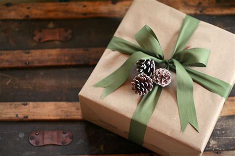 18 Brown Paper Christmas Gift Wrapping Ideas | StayGlam