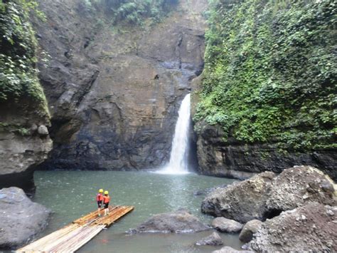 Shooting the Rapids at Pagsanjan Falls (Pagsanjan and Cavinti, Laguna ...