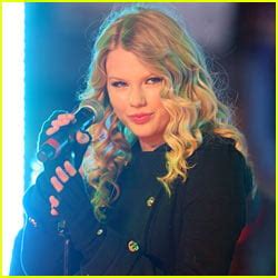 Taylor Swift Scores SNL Gig | Saturday Night Live, Taylor Swift | Just ...