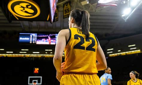 Iowa Basketball: Social media reacts to Caitlin Clark exiting late