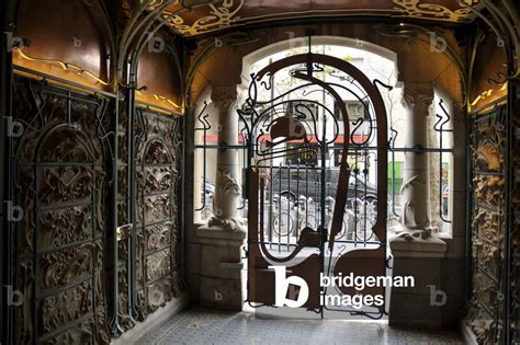 Image of Art Nouveau architecture: view of the entrance door of the