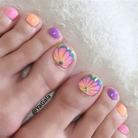 15 Easy Nail Art for Toes - Pretty Designs