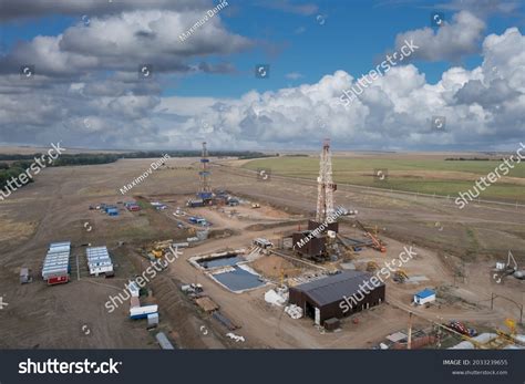 Drilling Rig Oil Field Drilled Into Stock Photo 2033239655 | Shutterstock